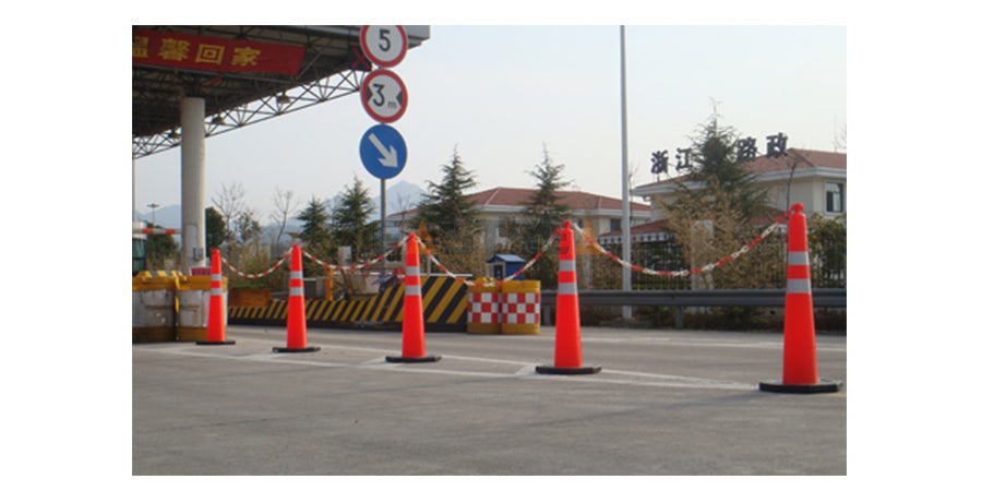 Durable T-Top cone with retractable top and chain lock for flexible traffic guidance, parking safety, and crowd management