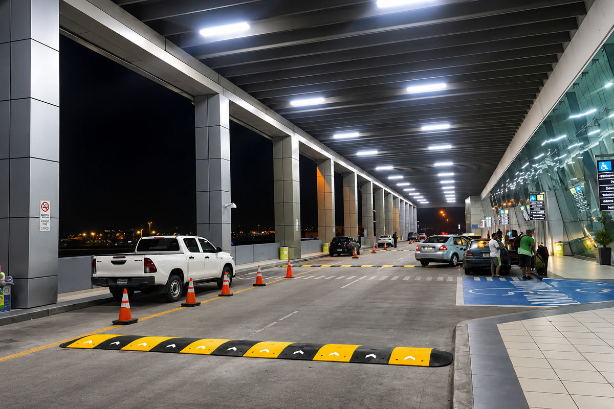 Arrow Speed Hump 50MM / 75MM Height 1M Width Rubber Traffic Speed Bump for Road & Parking Safety